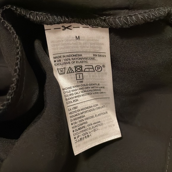 Old Navy simple black dress. New w/tags. Size medium. Light-weight. Knee-length - Picture 6 of 6